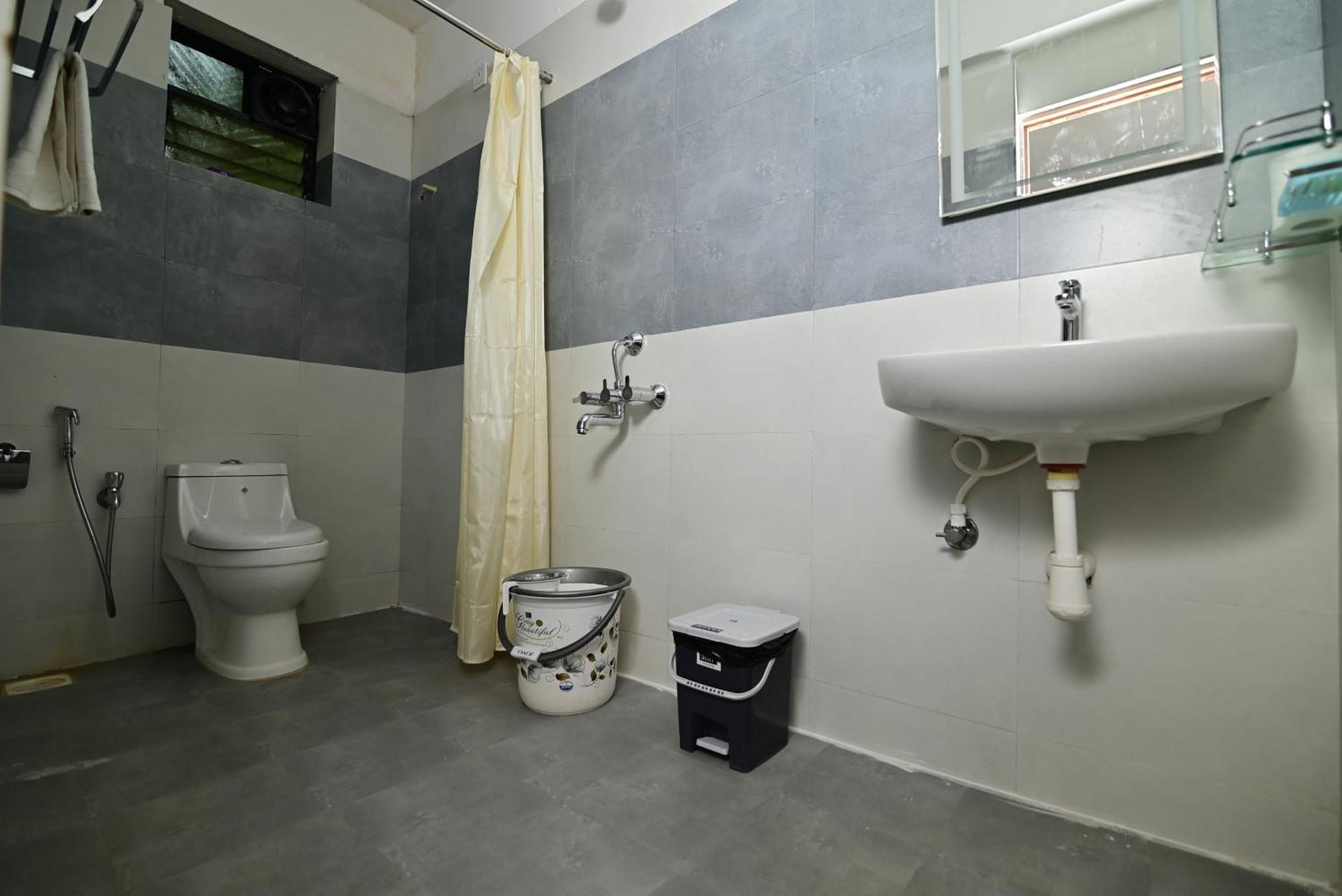 Q Lite Calangute Hotel Kültér fotó